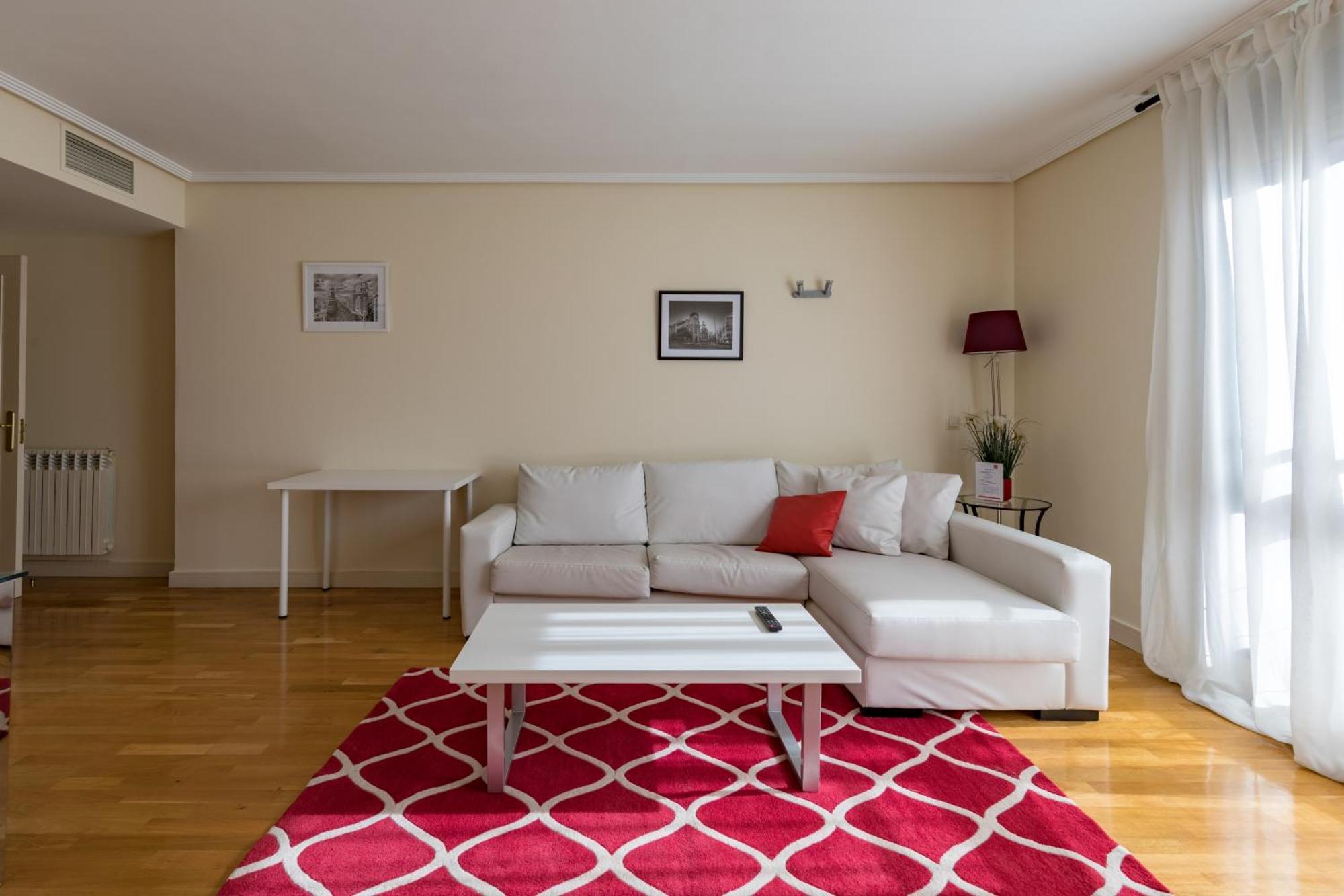 Roomspace Tablas Azofra Apartamento Madrid